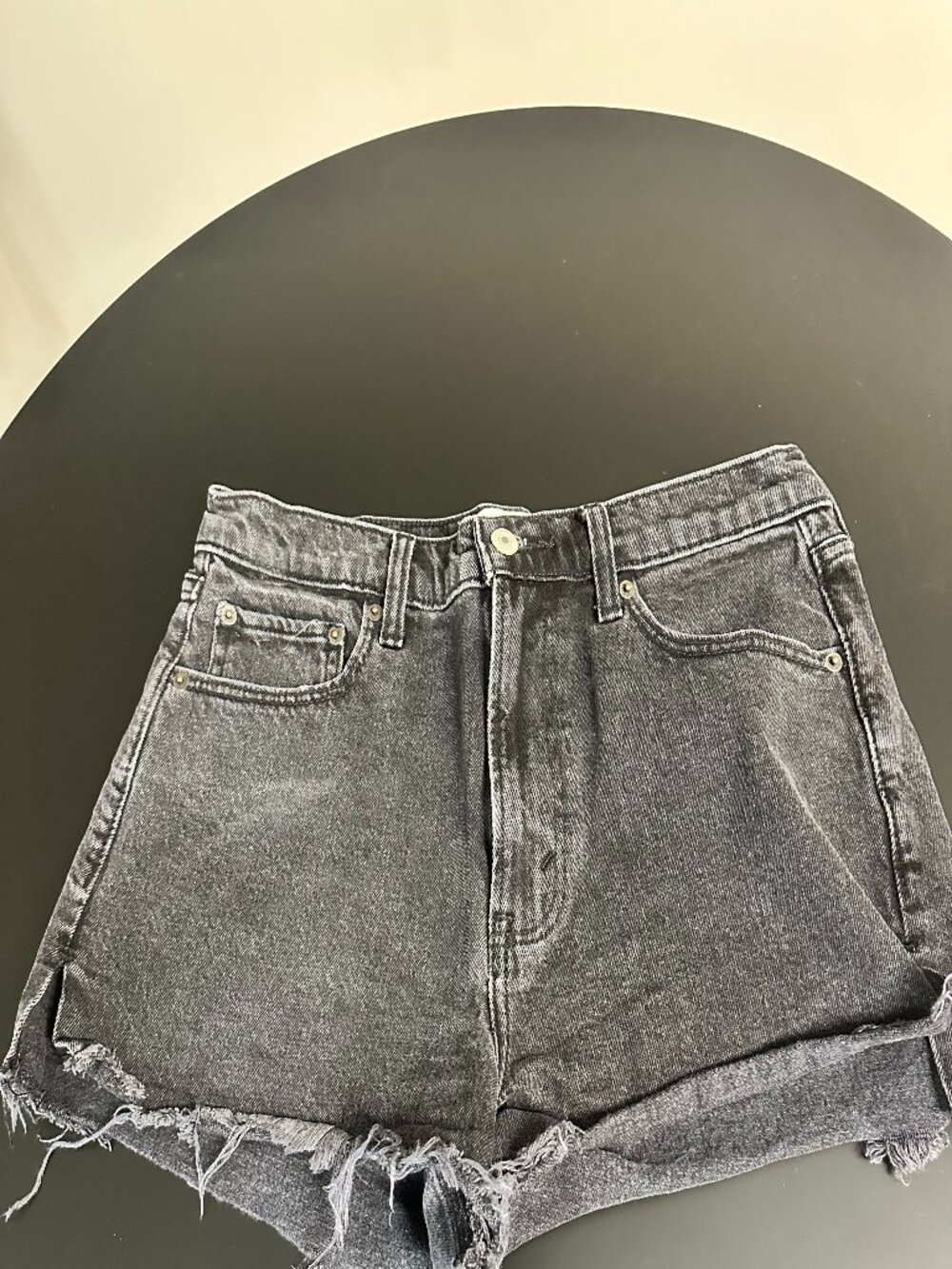Abercrombie & Fitch “The Mom Short” – Size 6 – High Rise